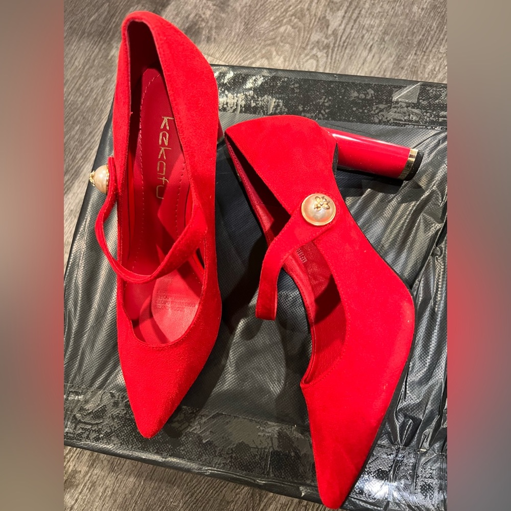 Red heel shoes. Retro shoes. Party shoes